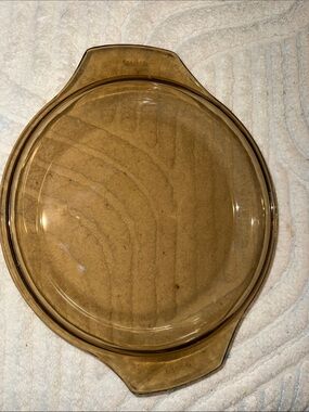 Pyrex smokey brown glass casserole lid.Design: tabbed "Cinderella" handles 183